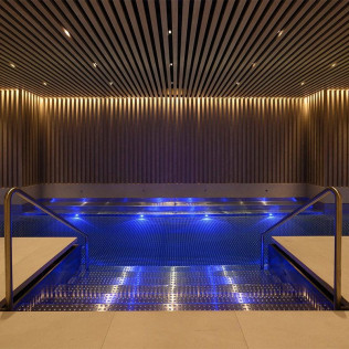 Zona de Aguas, Love Massage y Copa de Cava para dos en Seventy Spa del Hotel Seventy Barcelona 4* (Barcelona)