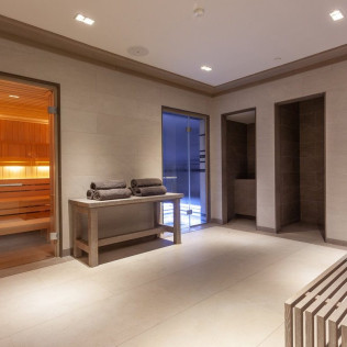 Zona de Aguas, Love Massage y Copa de Cava para dos en Seventy Spa del Hotel Seventy Barcelona 4* (Barcelona)