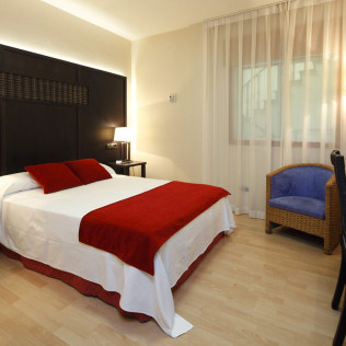 Escapada de 2 Noches con Desayuno en Hotel Spa Congreso 4* (Teo - Santiago de Compostela, A Coruña)
