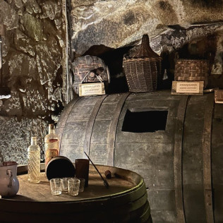 Escapada con Spa y Cena en Hotel & Spa Villa de Mogarraz 4* y Visita a La Bodega Medieval con Degustación de Vinos para dos (Salamanca)  