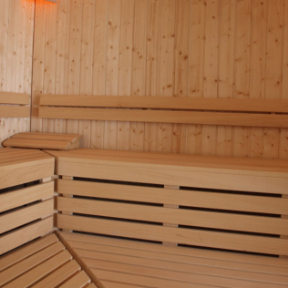 Baño Termal Marino, Masaje y Cena Degustación para dos en Hotel Thalasso Cantábrico Las Sirenas 4* (Viveiro, Lugo)