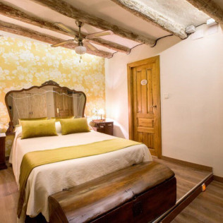 Escapada de 2 Noches en Habitación Superior con Desayuno en Villa San Jorge (Azanuy, Huesca)