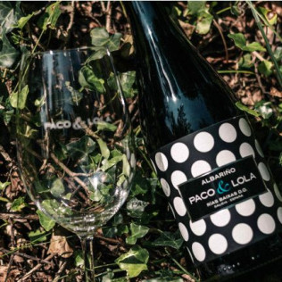 Escapada con Desayuno en Hotel Panadeiramar y Visita a Bodega Paco & Lola con Cata de Vinos (Pontevedra)