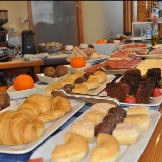 Escapada en Hotel Panadeiramar y Visita a Bodega, Degustación y Maridaje Gourmet en Adega Dos Eidos (Sanxenxo, Pontevedra)