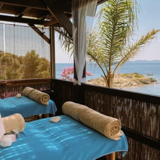 Masaje en Pareja con Cóctel y Cena o Comida para dos en Hotel Vistabella 5* (Roses, Girona)