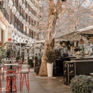 Piscina termal, Masaje Oriental y Comida o Cena en Hospes Puerta de Alcalá 5* (Madrid)