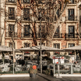 Piscina termal, Masaje Oriental y Comida o Cena en Hospes Puerta de Alcalá 5* (Madrid)