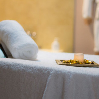 Ritual Lomi Aloha: Jacuzzi Privado y Masaje para dos en MiSpa Centro E.I.S. (Las Palmas de Gran Canaria)
