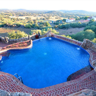 Escapada Romántica con Desayuno en Hotel Monasterio Rocamador (Almendral, Badajoz)
