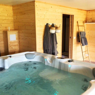 Spa Privado con Jacuzzi, Champán y Delicias para dos en Bulle d'Eden (Bayona, Francia)