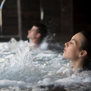 Jacuzzi Privado y Masaje para dos en Aguas del Sol Centro Wellness (Torremolinos, Málaga)