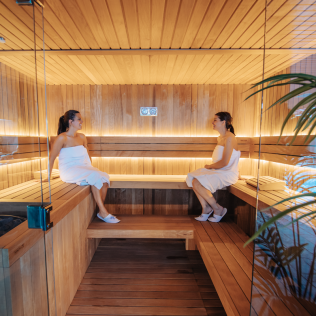 Visita a Bodega con Cata en Adega Dos Eidos y Spa para dos en Hotel Spa Galatea 4* (Sanxenxo, Pontevedra)