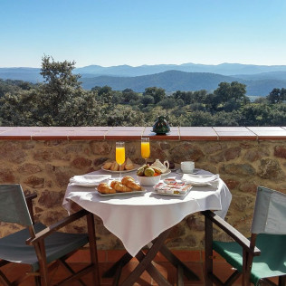 Escapada Rural de 2 Noches con Desayuno en Hotel La Era de Aracena 3* (Huelva)