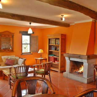 Escapada en Habitación con Bañera Hidromasaje y Cena en Alojamiento Rural La Montaña Mágica (Asturias)