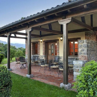 Escapada en Habitación con Bañera Hidromasaje y Cena en Alojamiento Rural La Montaña Mágica (Asturias)