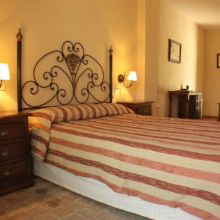Escapada con Desayuno en Hotel Rural La Posada de la Colomera (Granada)