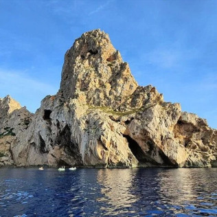 Excursión en Lancha Privada con Snorkel y Stand Up Paddle a Es Vedrà y Atlantis (Sant Antoni de Portmany, Ibiza)