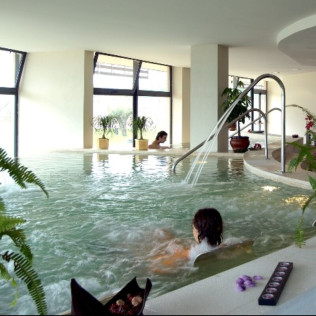 Circuito Spa, Masaje y Desayuno para dos en Spa Les Oliveres (Tarragona)