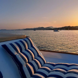 Paseo en Llaüt Tradicional Mallorquín con Aperitivo, Snorkel y Paddle Surf para dos (Alcúdia, Mallorca)