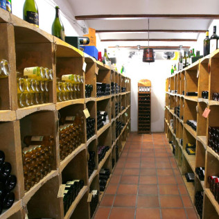 Escapada con Visita de Enoturismo y Cata de Vinos de la D.O. Pla de Bages en Hotel Mas de la Sala 4* (Barcelona)