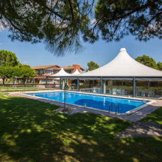 Escapada con Visita de Enoturismo y Cata de Vinos de la D.O. Pla de Bages en Hotel Mas de la Sala 4* (Barcelona)