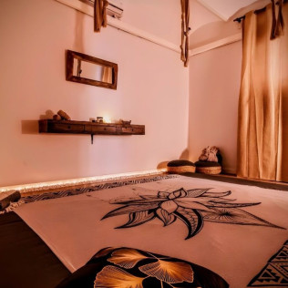 Masaje Oriental Bambú o Hot & Ice Jade Stones en Jamu Rituals Spa & Massage (Barcelona)