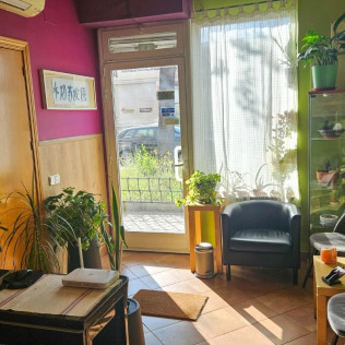 Masaje Corporal Relajante con Aceites Esenciales y Tratamiento Facial Regenerador en Alqiro (Madrid)