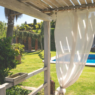 Escapada en Habitación o Cabaña en Masía Rural Can Caponet y Conducir un Ferrari (Barcelona)