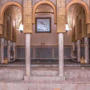 Baños Árabes, Masaje Relajante y Cena para dos en Medina Mudéjar (Sancti Petri, Cádiz)