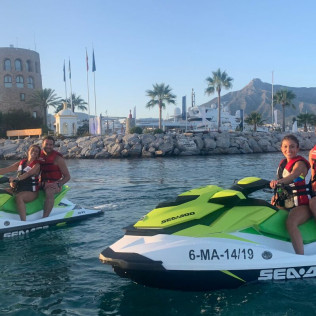 Excursión guiada 1 hora en moto de agua biplaza (Marbella, Málaga)