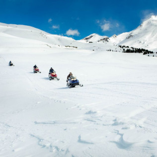 Ruta en moto de nieve para 1 ó 2 personas por el Valle del Ampriu (Cerler, Huesca)