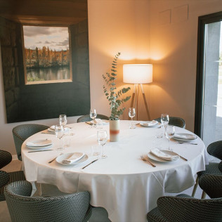 Escapada con Botella de Vino y Opción a Cena Degustación en Villa Suite de Natura Resorts (Casalarreina, La Rioja)