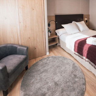 Escapada con Botella de Vino y Opción a Cena Degustación en Villa Suite de Natura Resorts (Casalarreina, La Rioja)