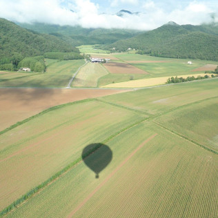Escapada en Hotel 4* y Vuelo en Globo y Cava por la Garrotxa (Girona)