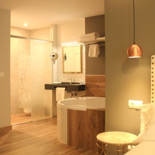 Escapada con Jacuzzi en la Habitación y Desayuno en Hotel Palacio Torre de Galizano 4* (Galizano, Cantabria)