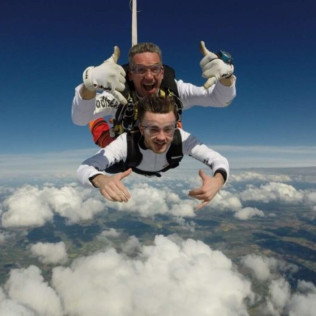 Paquete VIP: Salto en Tándem con Fotos, Vídeos y Cámara a Bordo (Lasclaveries, Francia)