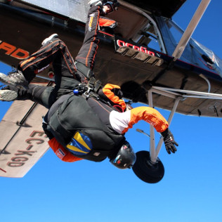Salto Tandem: Paracaidismo desde 4000 metros con Vídeo Handycam (Madrid)