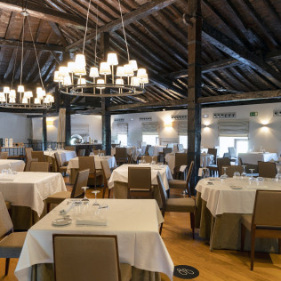 Mesa para dos: Comida o Cena para dos personas en Parador de Argómaniz (Álava)