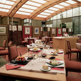 Mesa para dos: Comida o Cena para dos personas en Parador de Santo Domingo Bernardo de Fresneda (La Rioja)