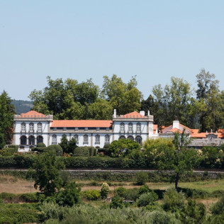 Escapada con Desayuno para dos personas en Parador Casa da Ínsua (Portugal)