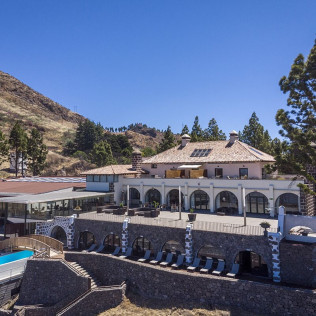 Escapada con Desayuno y Comida o Cena para dos personas en Parador de Cruz de Tejeda 4* (Gran Canaria)