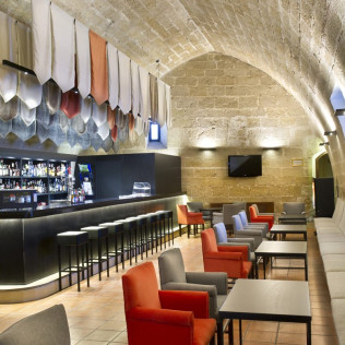 Escapada con Desayuno y Comida o Cena para dos personas en Parador de Alcañiz (Teruel)