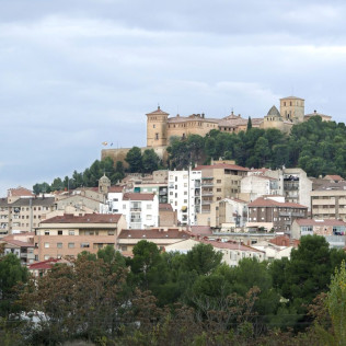 Escapada con Desayuno y Comida o Cena para dos personas en Parador de Alcañiz (Teruel)