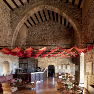 Escapada con Desayuno y Comida o Cena para dos personas en Parador de Alarcón (Cuenca)