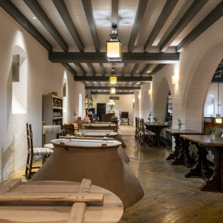 Escapada con Desayuno y Comida o Cena para dos personas en Parador de Almagro (Ciudad Real)
