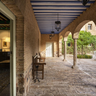 Escapada con Desayuno y Comida o Cena para dos personas en Parador de Almagro (Ciudad Real)