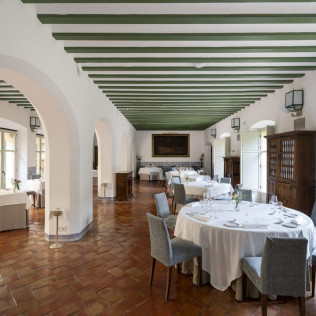 Escapada con Desayuno y Comida o Cena para dos personas en Parador de Almagro (Ciudad Real)