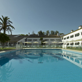 Escapada con Desayuno y Comida o Cena para dos personas en Parador de Antequera (Málaga)