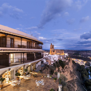 Escapada con Desayuno y Comida o Cena para dos personas en Parador de Arcos de la Frontera (Cádiz)