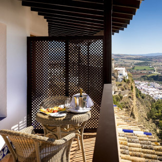 Escapada con Desayuno y Comida o Cena para dos personas en Parador de Arcos de la Frontera (Cádiz)